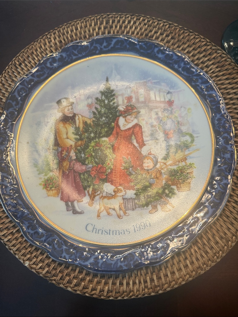 Vintage Christmas 1990 Decorative Holiday Plate - 22K Gold Trim